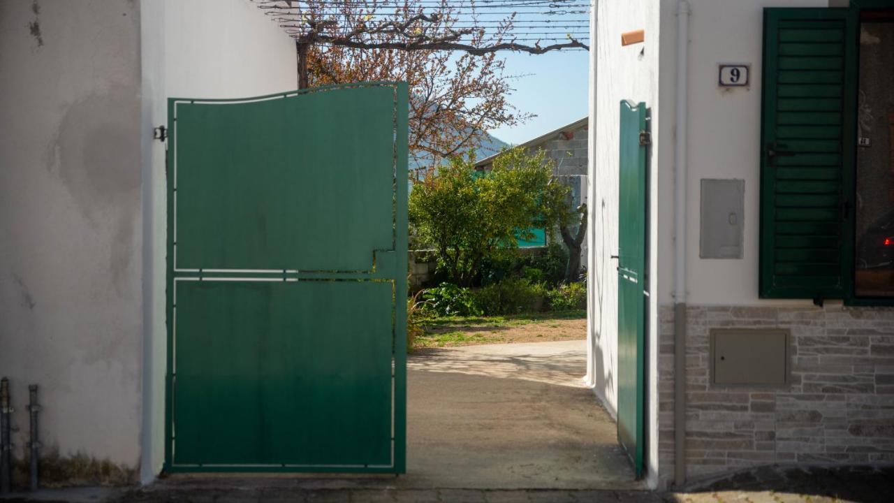 Appartamenti Melograno E Fico Loculi Bagian luar foto