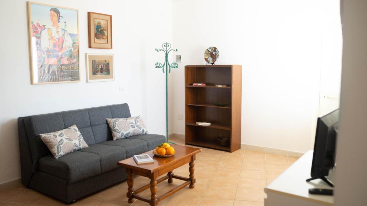 Appartamenti Melograno E Fico Loculi Bagian luar foto