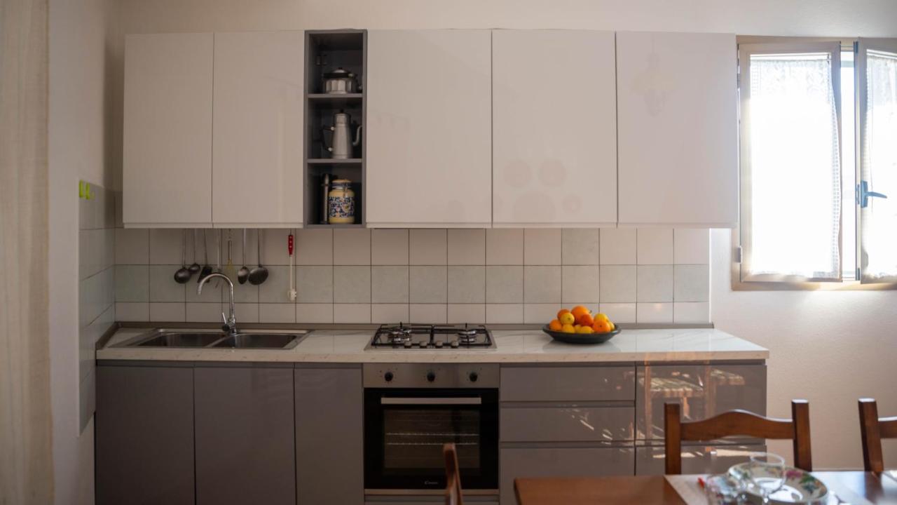 Appartamenti Melograno E Fico Loculi Bagian luar foto