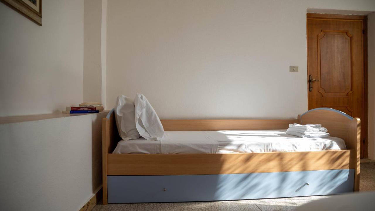 Appartamenti Melograno E Fico Loculi Bagian luar foto